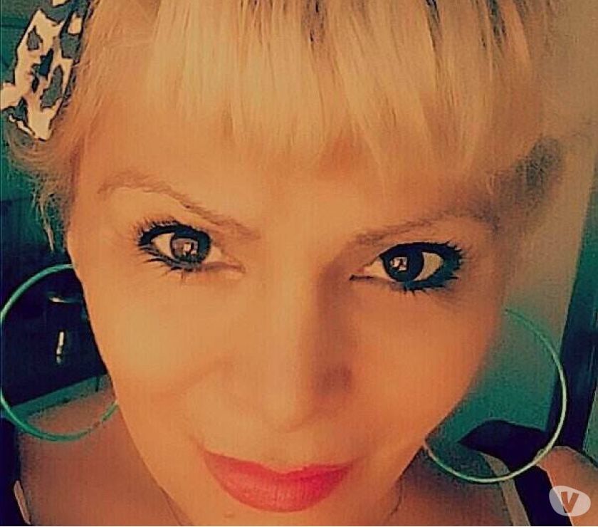 Blonde explosif et pulpeuse